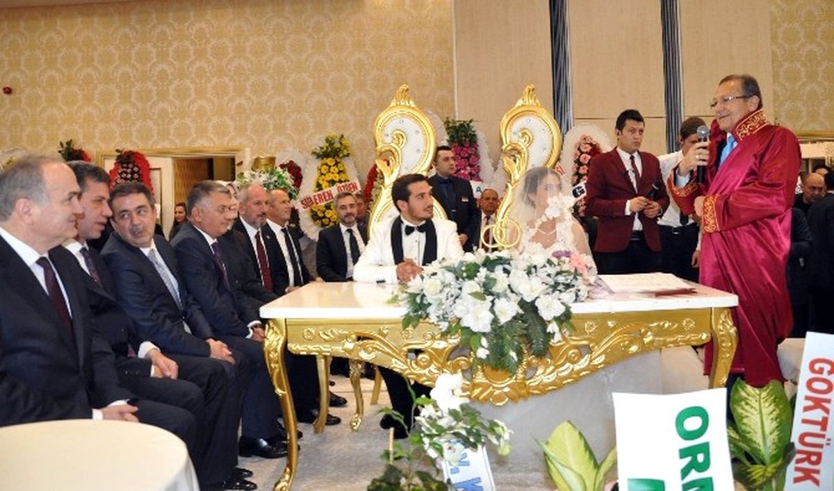 Bakan Özlü Nikah Şahitliği Yaptı