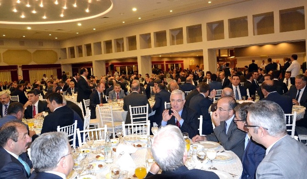Bakan Özlü: "Sanayici ve Yatırımcının Önüne Turkuaz Halı Sereceğiz"