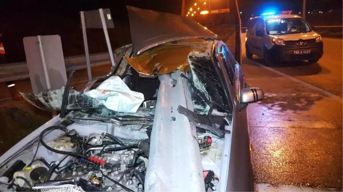 Bariyerin Ok Gibi Saplandığı Araçtan Sürücü Sağ Çıktı