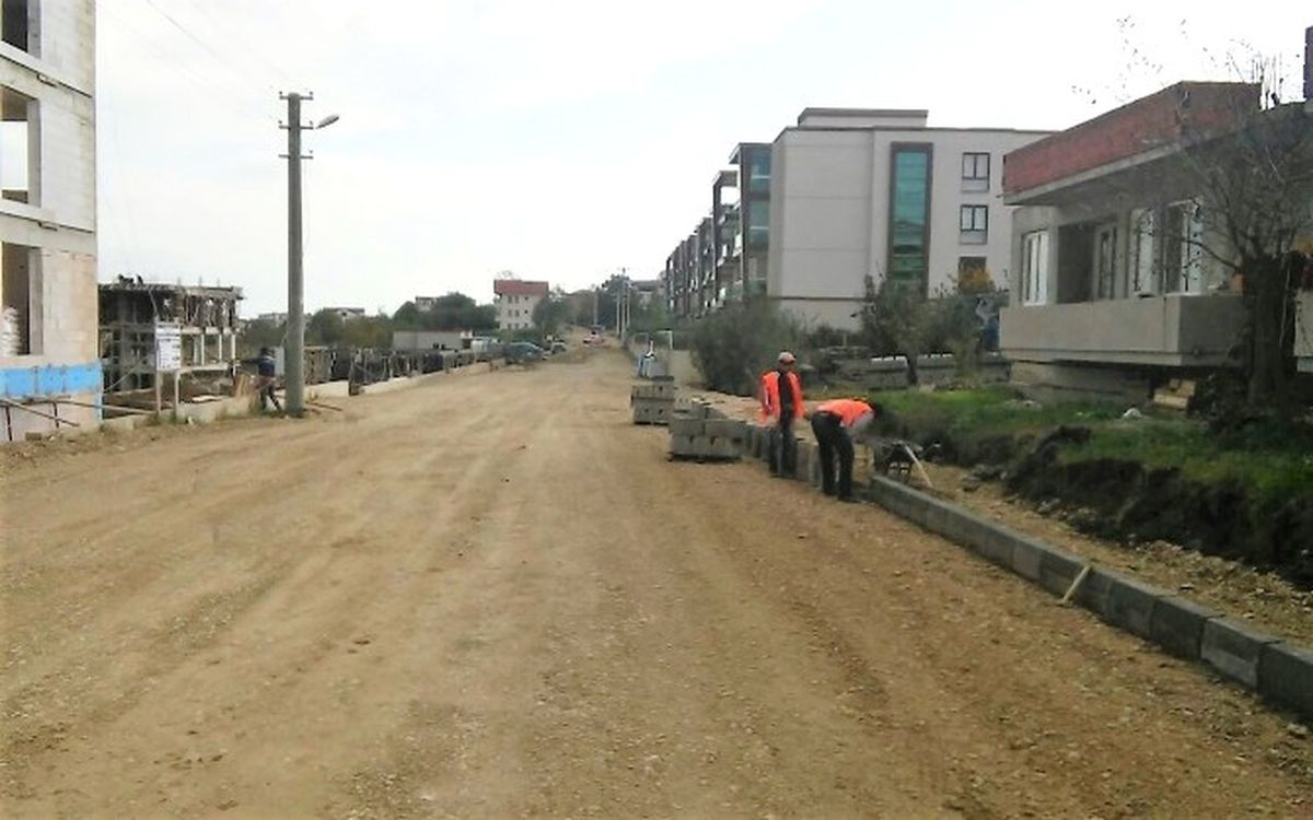 Başiskele\'de Yol Yapım Çalışmaları Sürüyor