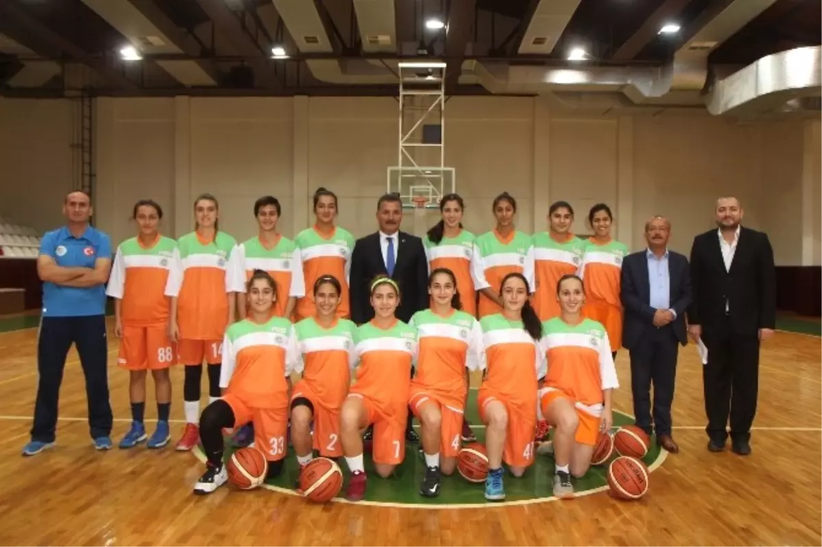 Başkan Tuna\'dan, Potanın Sultanlarına Tatlılı Kutlama