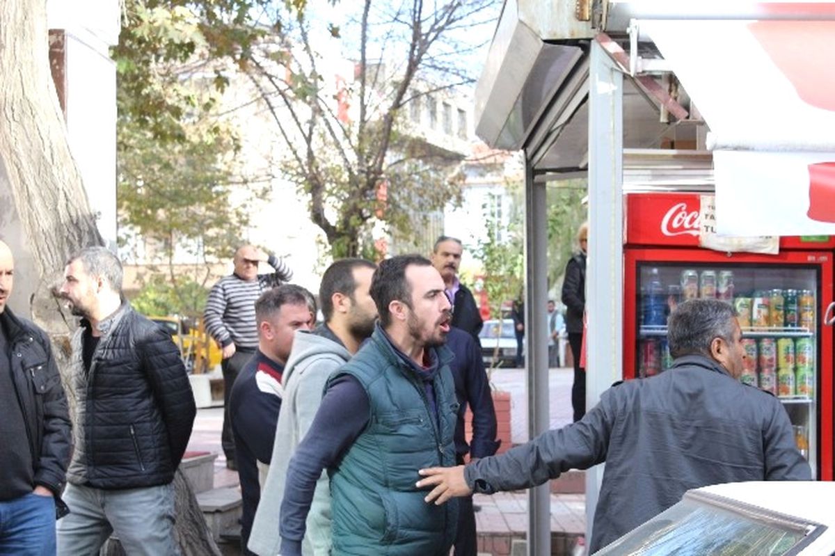 Başkent\'te Eylem Yapan Hdp\'lilere Vatandaşlardan Tepki