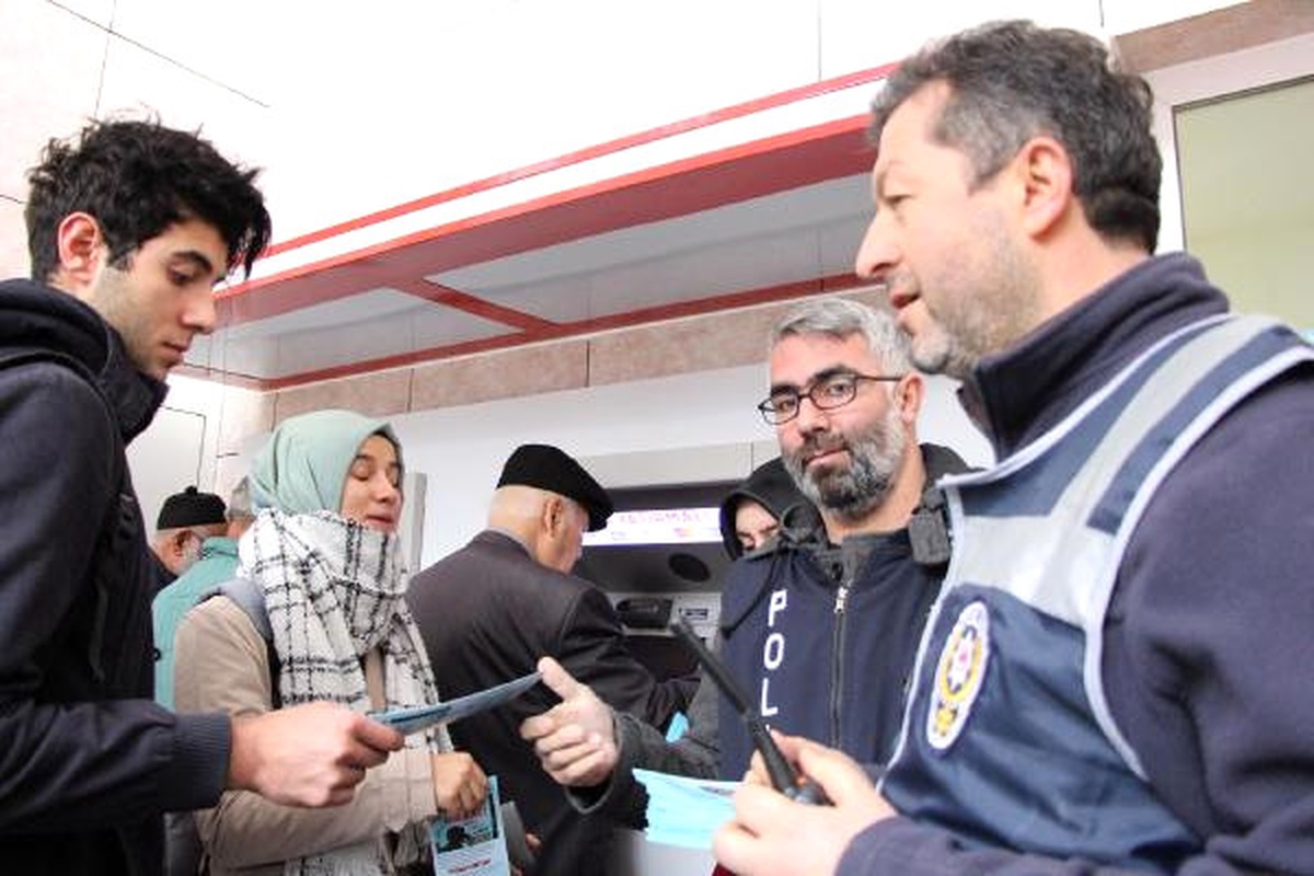Bolu\'da Fetö Yalanı ile Dolandırıcılığa Karşı Broşürlü Uyarı