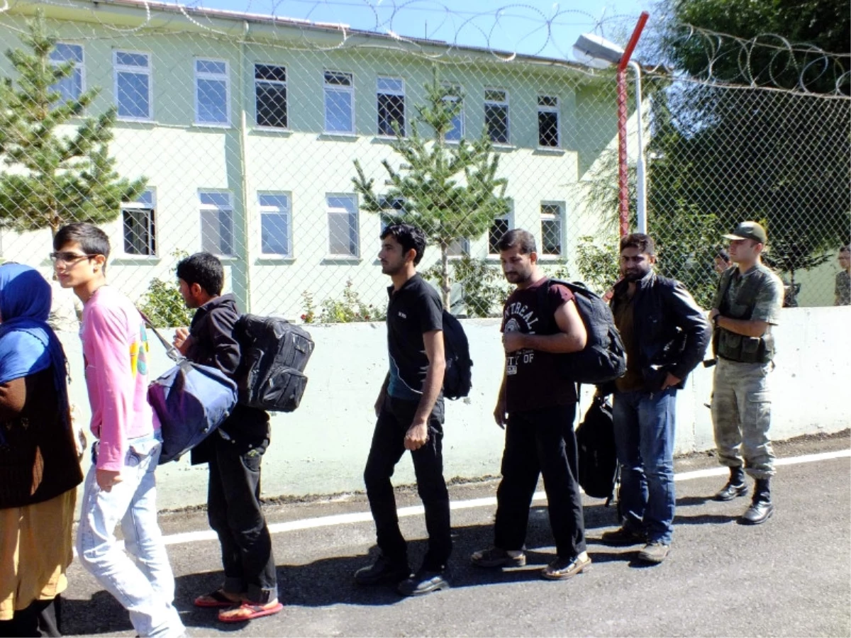 Bulgaristan\'a Kaçmak İsteyen 76 Yabancı Uyruklu Şahıs Yakalandı