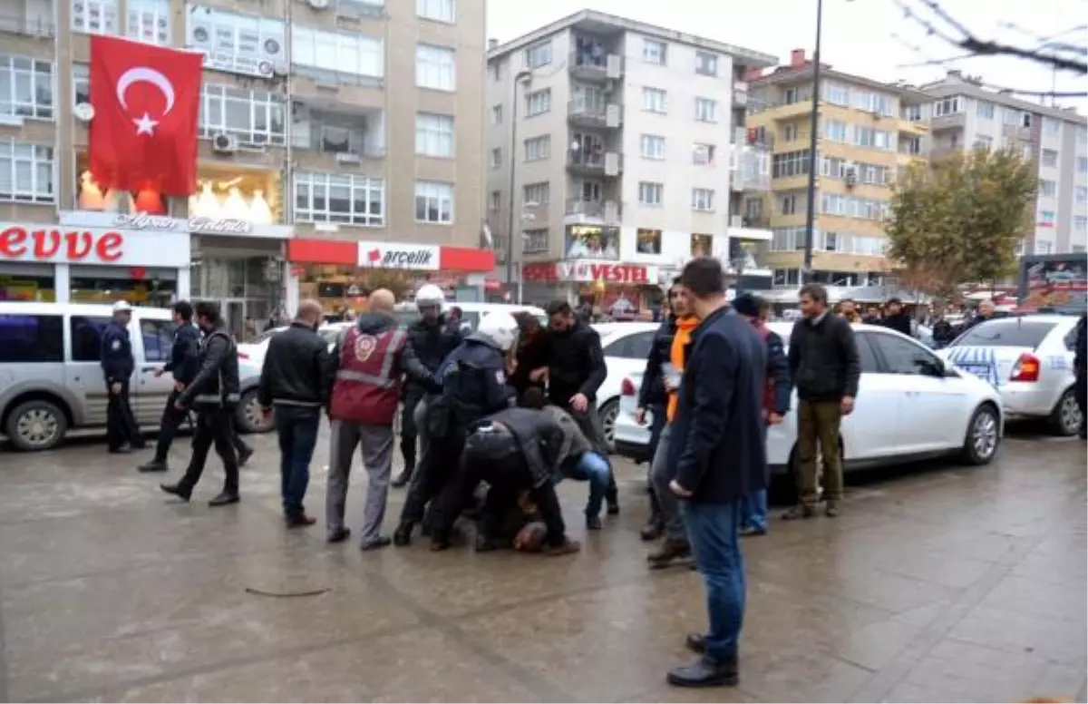 Çorlu\'da Hdp\'lilerin Protestosuna Polis Müdahale Etti: 13 Gözaltı