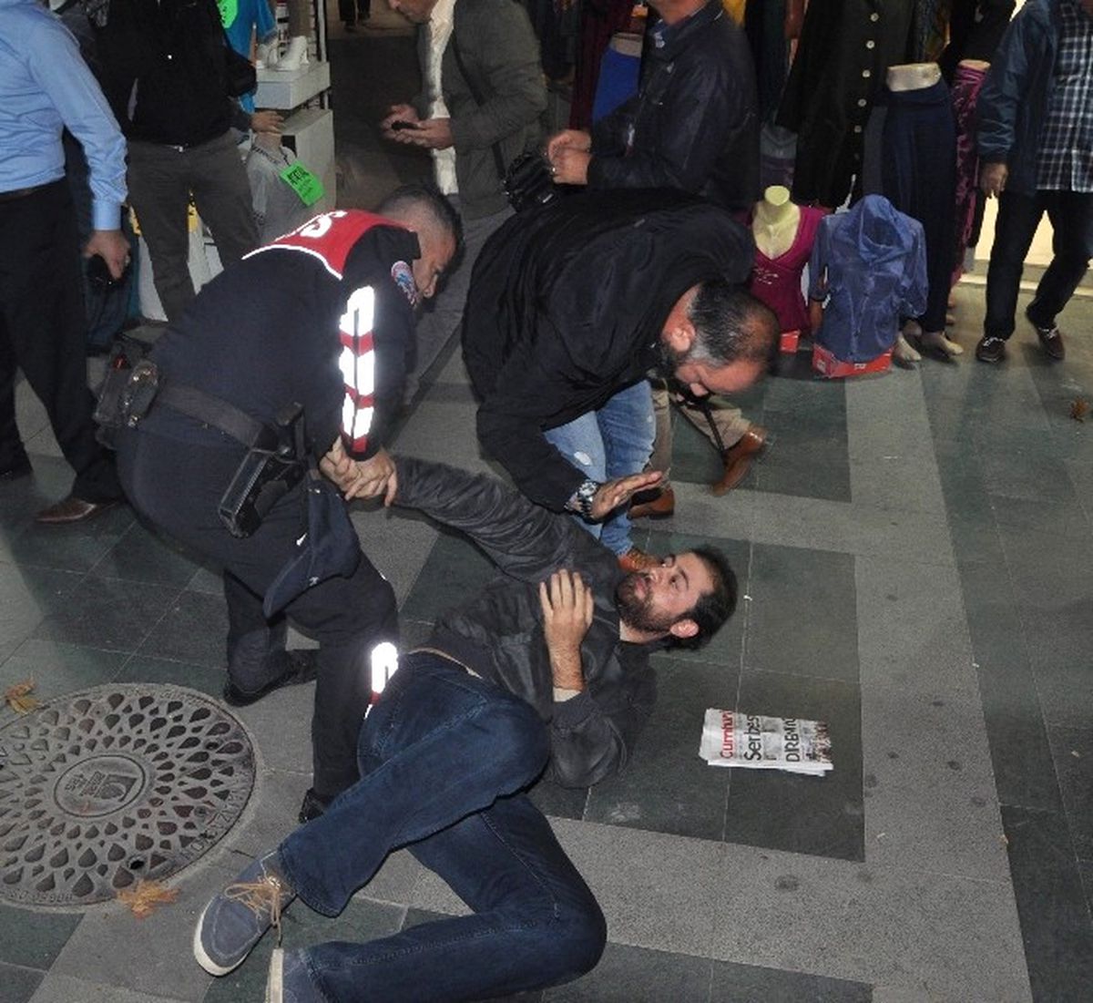 Cumhuriyet Gazetesi" Eylemine Polis Müdahalesi