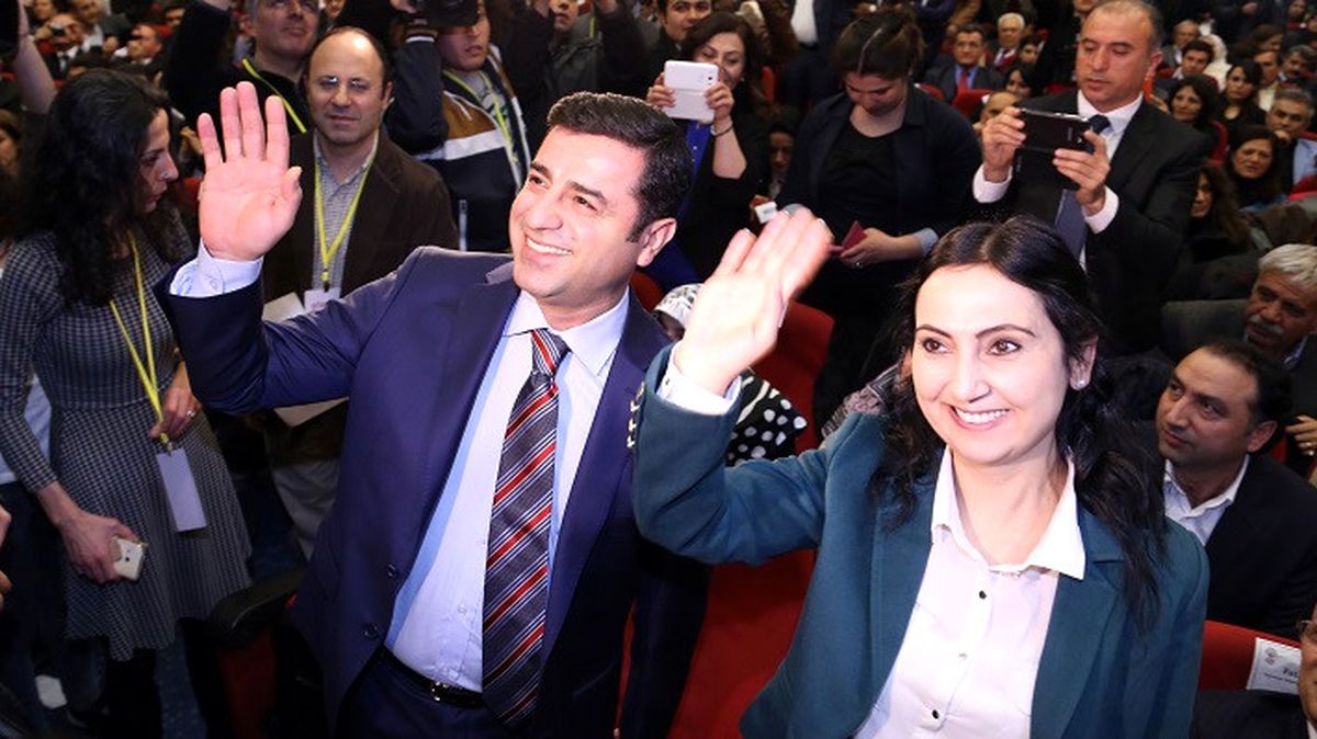 Dha Yurt - Hdp Eş Genel Başkanları Demirtaş ve Yüksekdağ Gözaltına Alındı