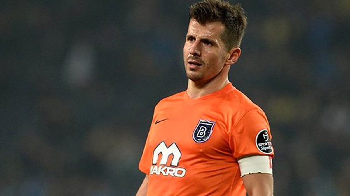 Galatasaraylı Taraftarlar, Eski Oyuncuları Emre Belözoğlu'nu Islıkladı