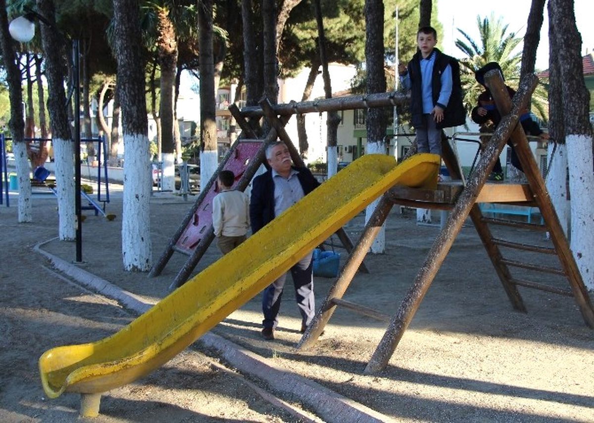 Germencik\'te Meclis Üyesinin Park Tepkisi