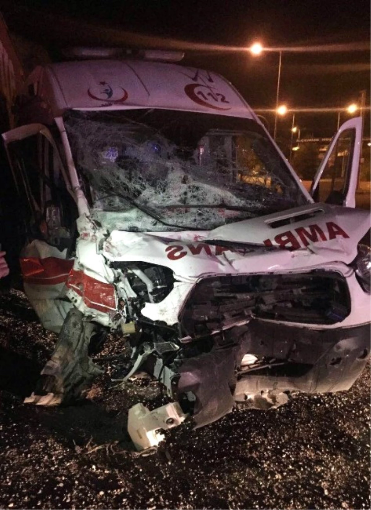 Hasta Taşıyan Ambulans Kaza Yaptı: 3 Yaralı