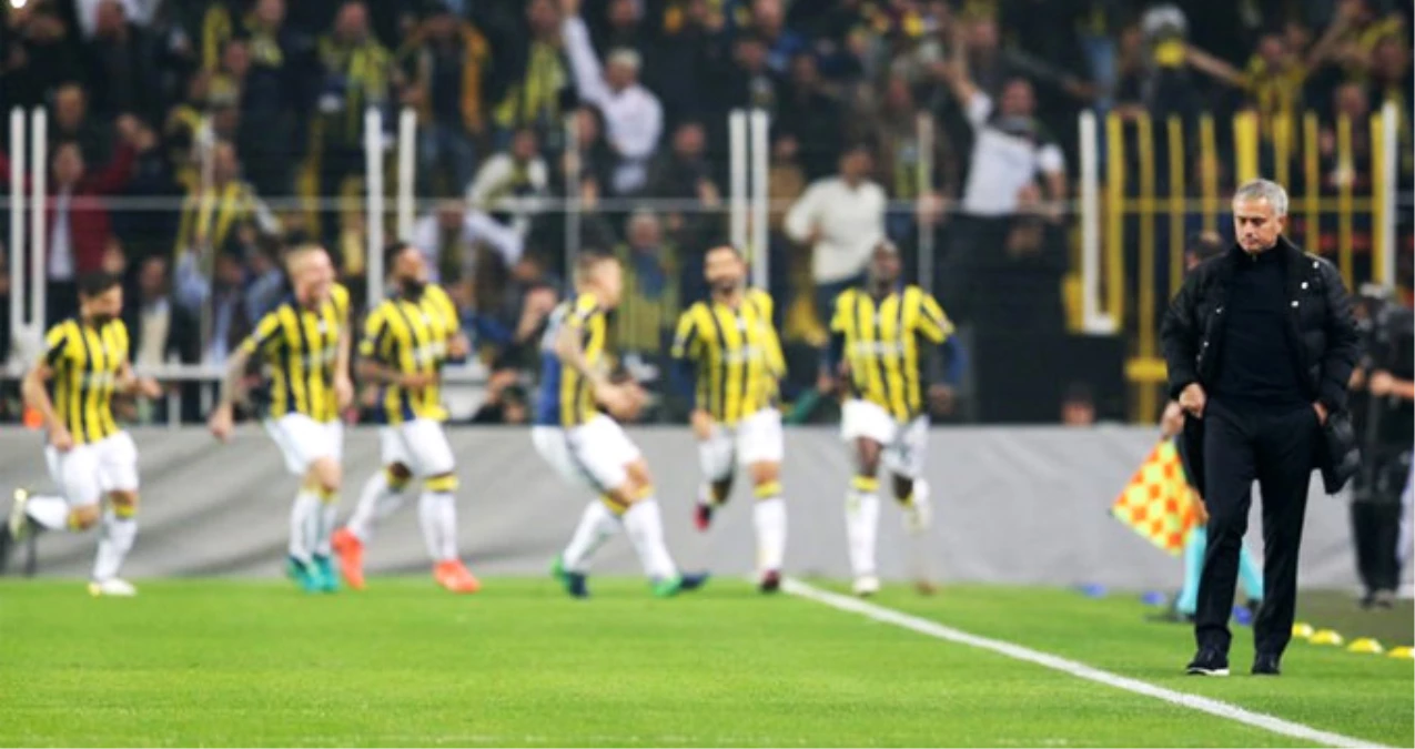 İngiliz Basını: Fenerbahçe Mourinho\'yu Aşağıladı