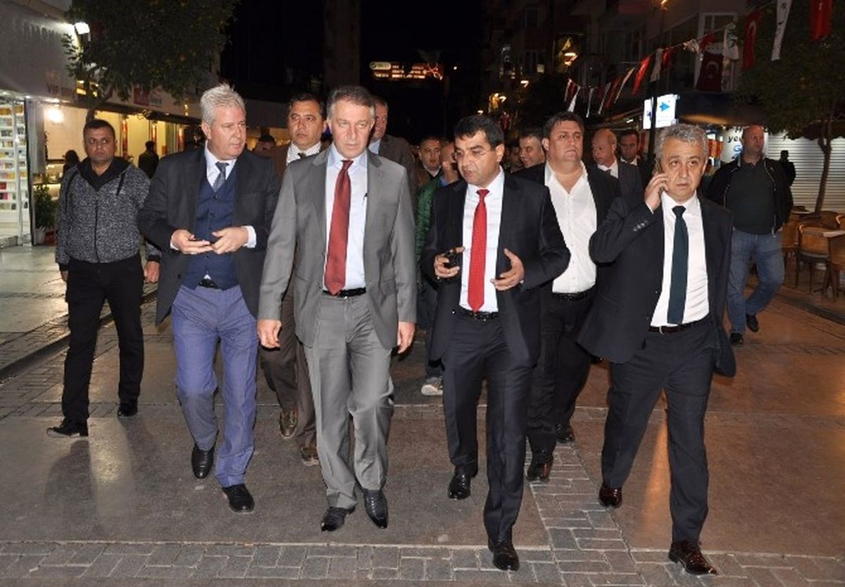 İzmir\'de Hdp Gerginliği: 57 Gözaltı