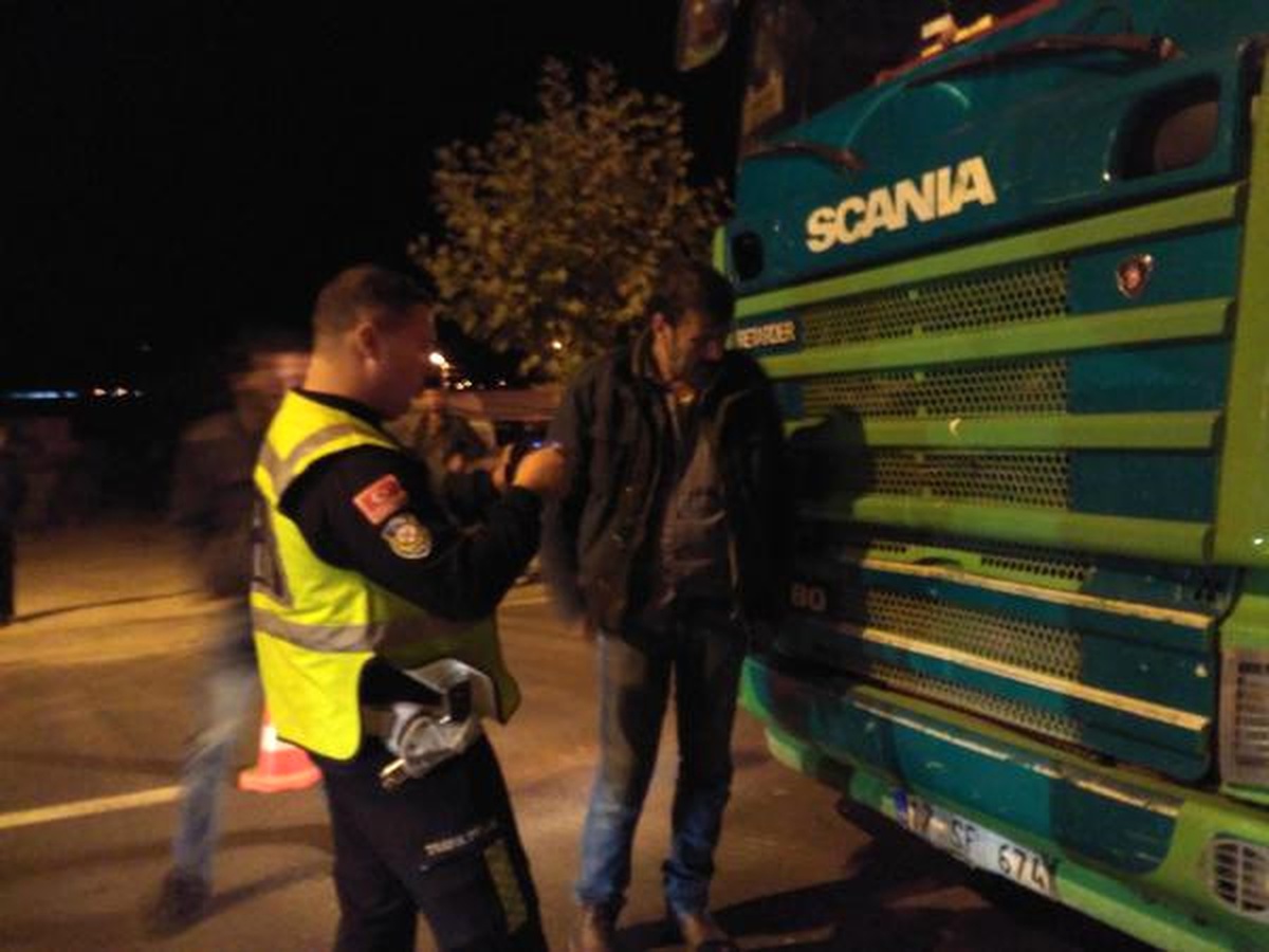 Kamyon Motosiklete Çarptı; Anne ve 3 Yaşındaki Oğlu Yaralandı