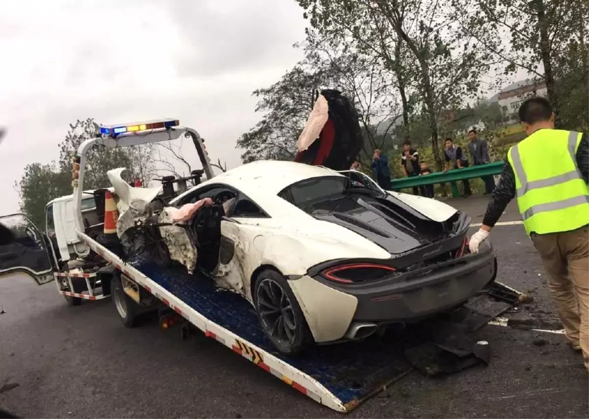 Mclaren 570s\'i Paramparça Etti