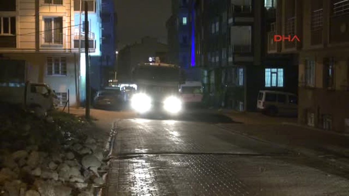 Özel-Göstericilere Müdahale Eden Zırhlı Araç Devrildi 3 Polis Yaralandı