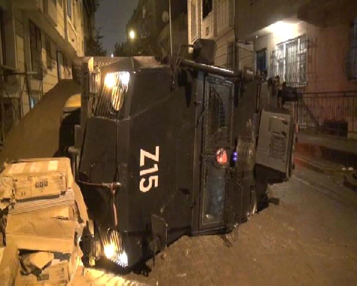 Özel-Göstericilere Müdahale Eden Zırhlı Araç Devrildi 3 Polis Yaralandı