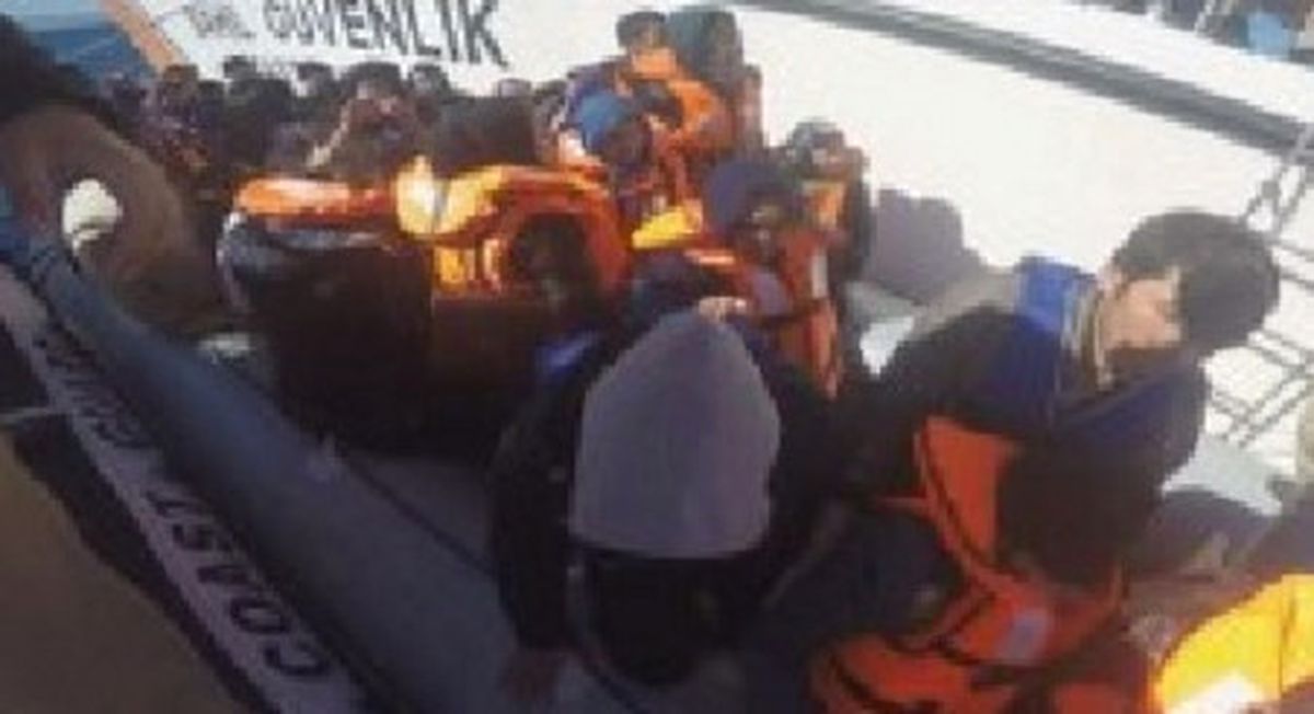 Pamucak\'ta Kaçak Göçmen Operasyonu
