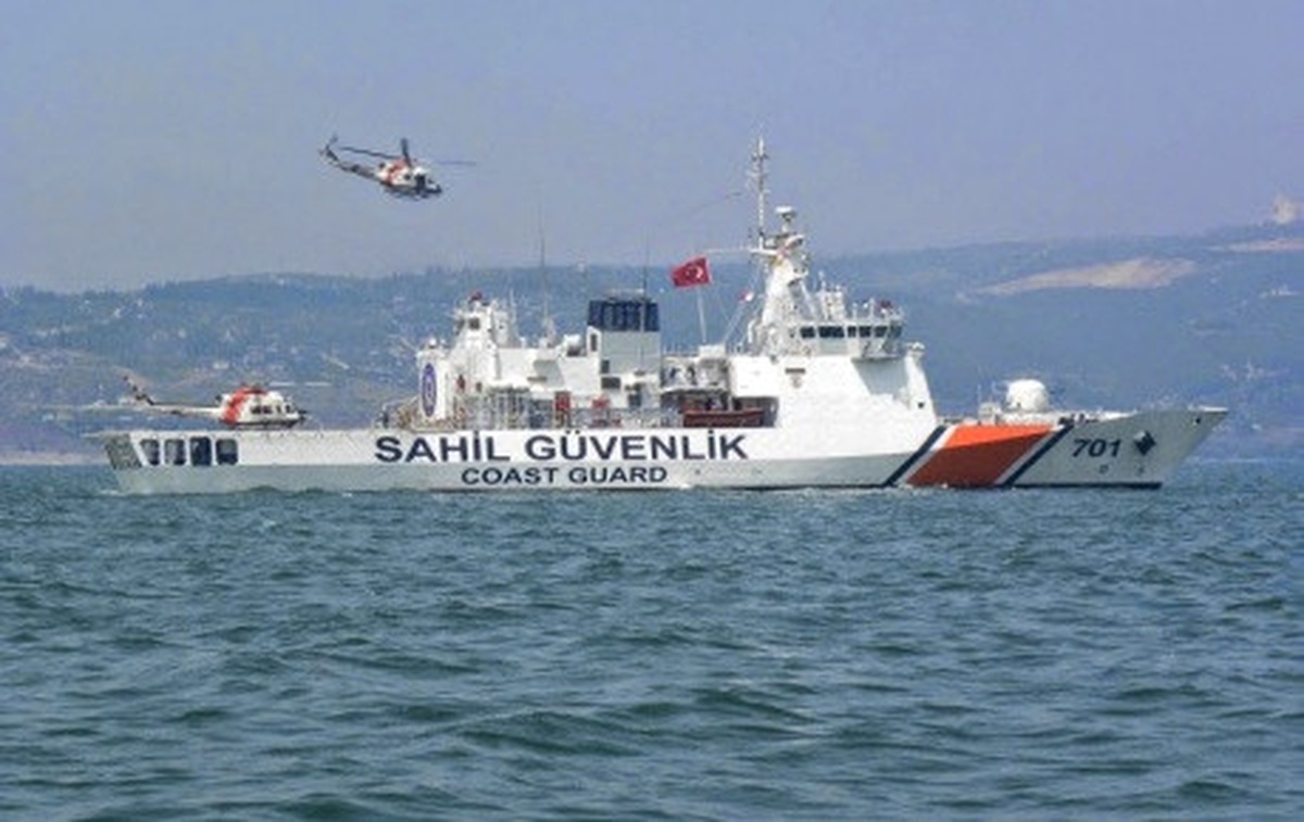 Sahil Güvenlik\'ten Uluslararası Sularda Nefes Kesen Kurtarma Operasyonu