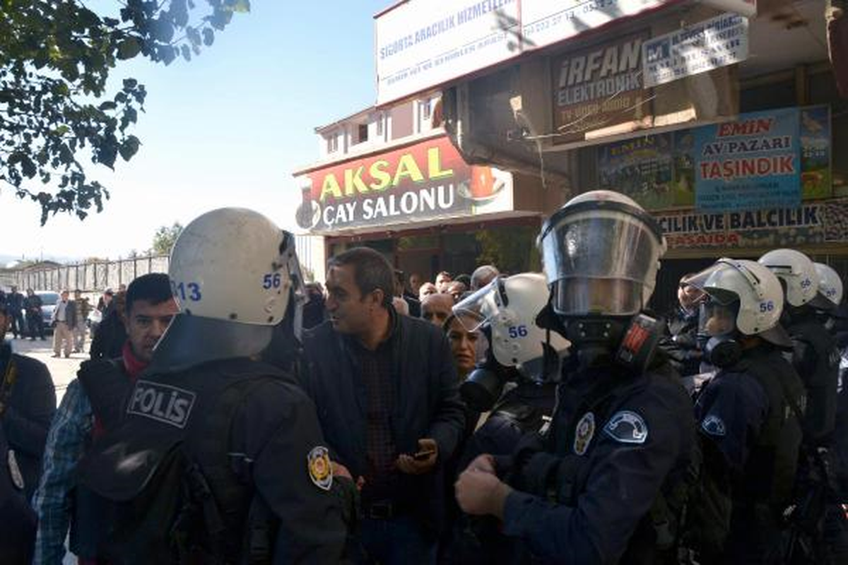 Siirt\'te Esnaftan Kepenk Kapatmasını İsteyen 6 Kişi Gözaltında