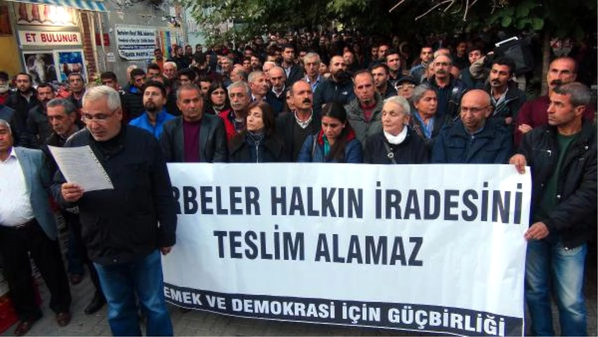 Tunceli\'de Hdp\'li Milletvekillerinin Gözaltına Alınıp Tutuklanması Protesto Edildi