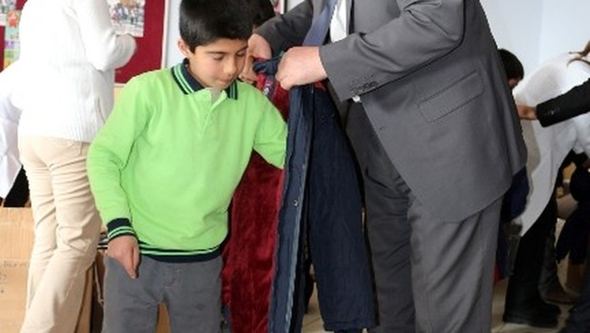 Üniversitelilerden, İhtiyaç Sahibi Öğrencilere Yardım