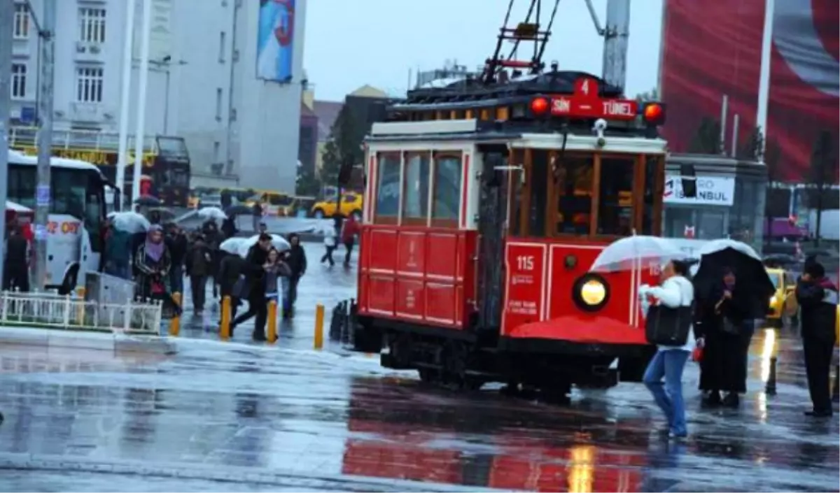 Yağmur, İstanbul\'da Hayatı Felç Etti