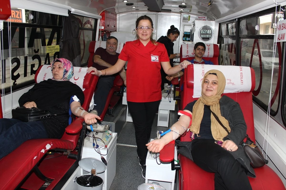 AK Parti\'den Kan Bağışı Kampanyası