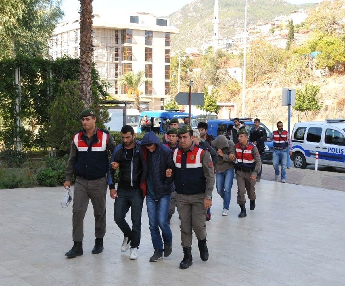 Alanya Jandarmasından Üç İlde Uyuşturucu Operasyonu: 11 Gözaltı