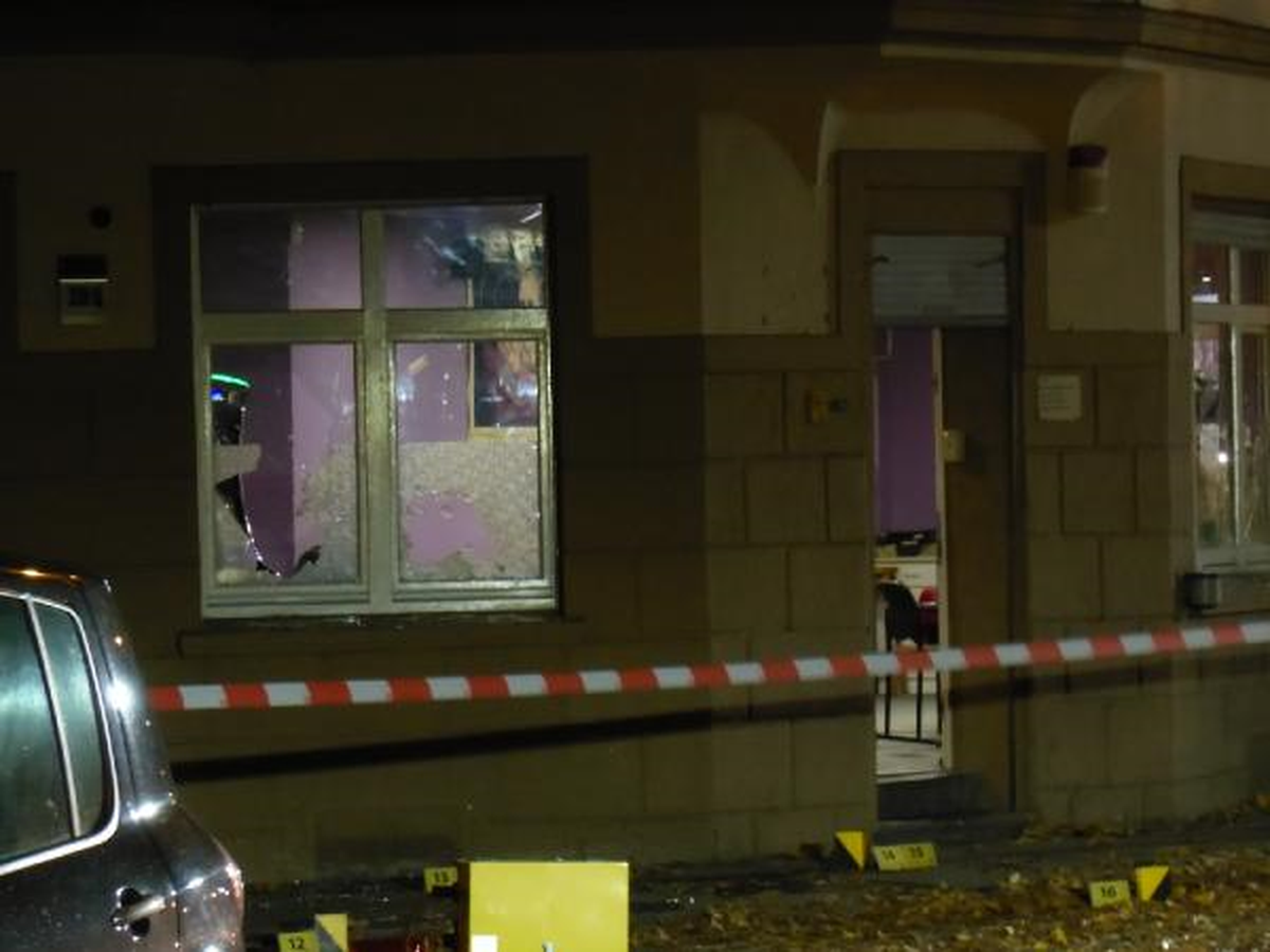 Almanya\'da Bir Türk\'e Ait Binaya Molotoflu Saldırı