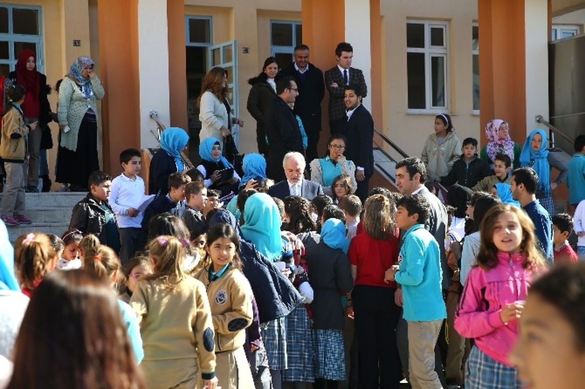 Başkan Kamil Saraçoğlu\'ndan Okul Ziyaretleri