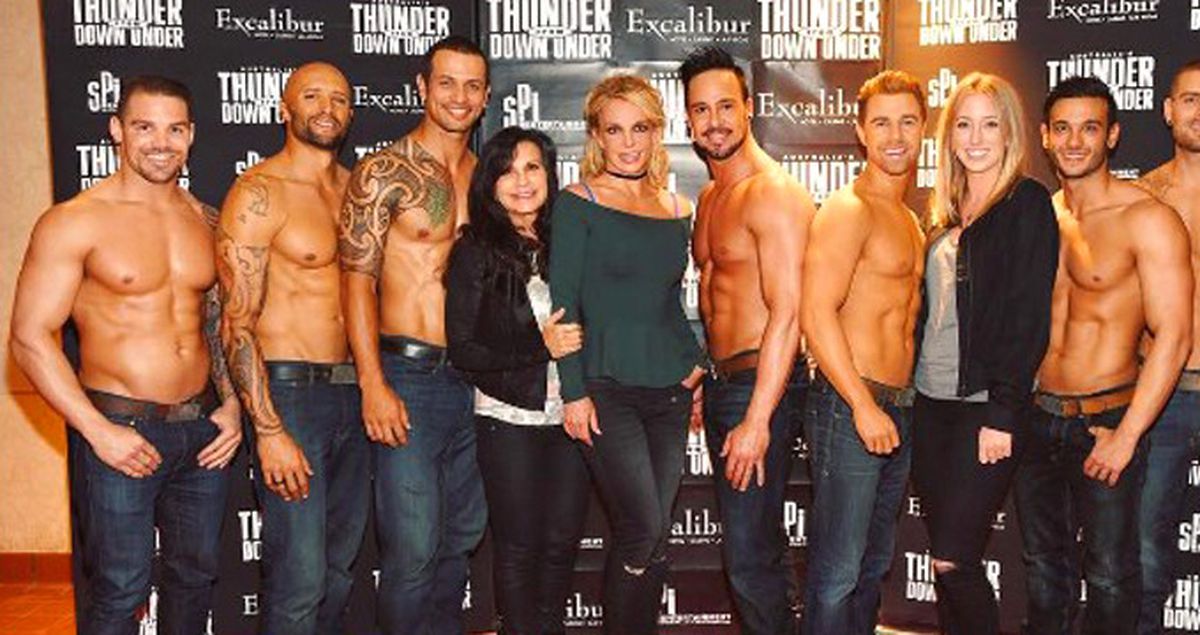 Britney Spears Erkekler Cinsel Şovunda Kızlar Gecesi Yaptı