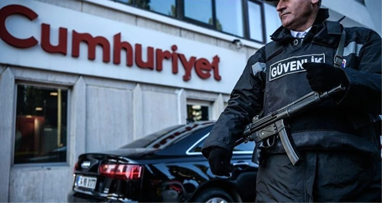 Cumhuriyet Gazetesi\'nin 9 Yöneticisi Tutuklandı