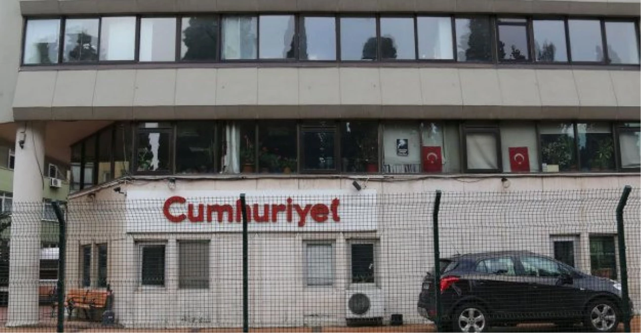 Cumhuriyet Gazetesi Operasyonunda 9 Tutuklama (1)