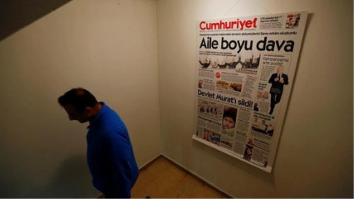 Cumhuriyet\'te 9 Yönetici ve Gazeteci Tutuklandı