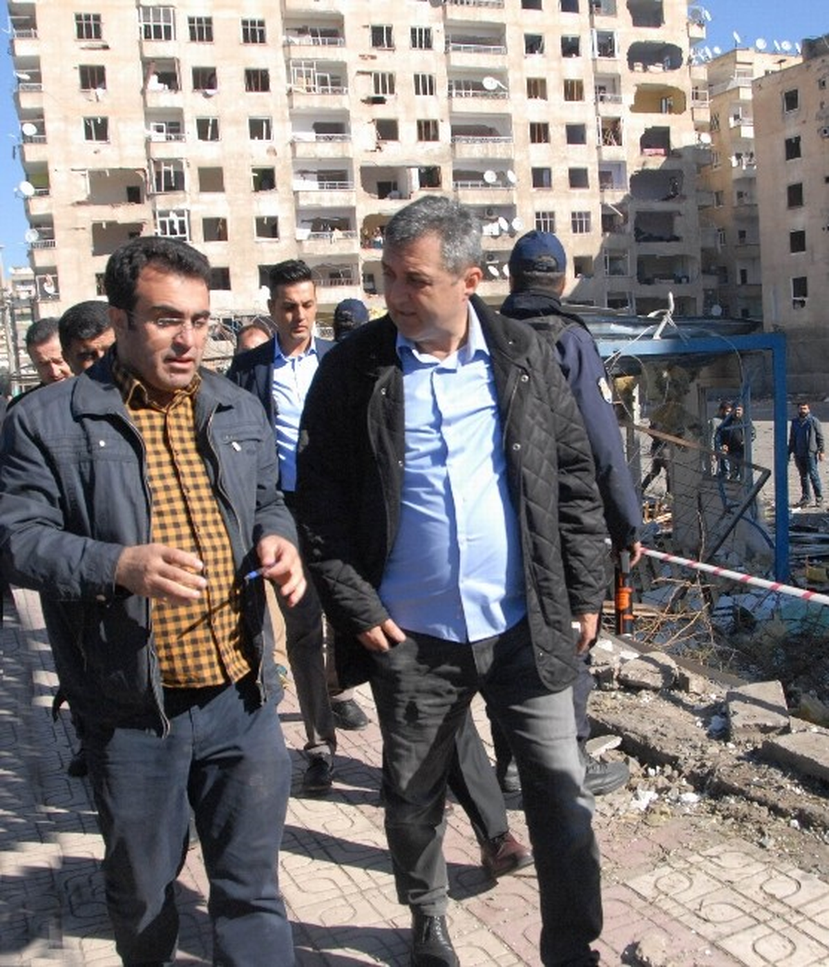 Diyarbakır\'ın Yeni Emniyet Müdürü Patlama Bölgesinde İncelemelerde Bulundu