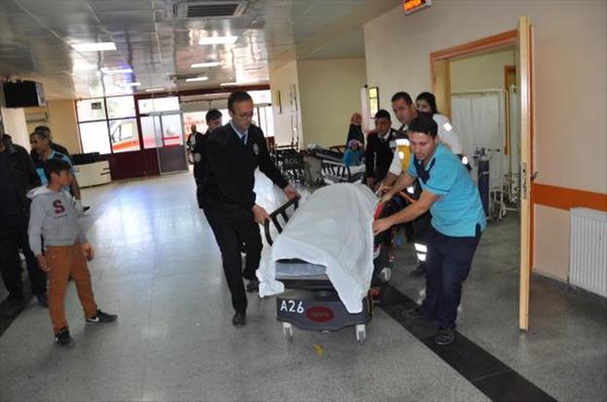 Doğum Yolunda Kaza: Anne ve Kızı Karnındaki İkizlerle Öldü