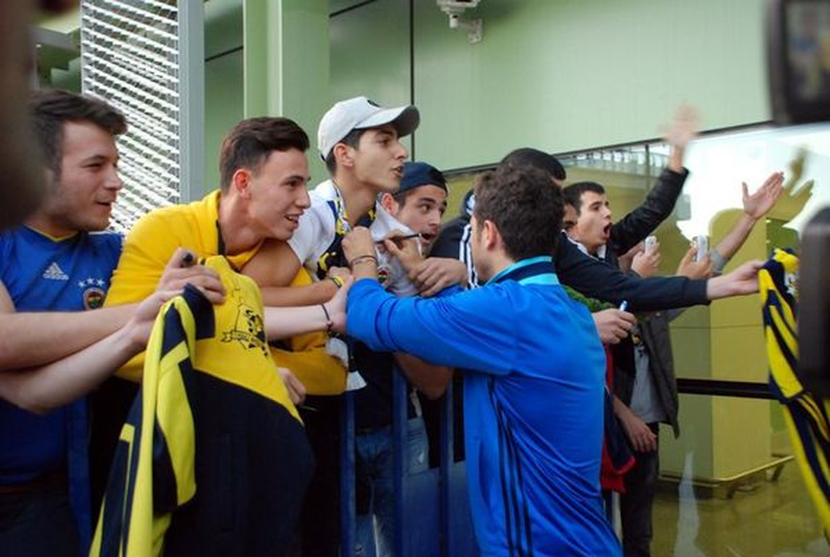 Fenerbahçe Kafilesi İzmir\'e Geldi