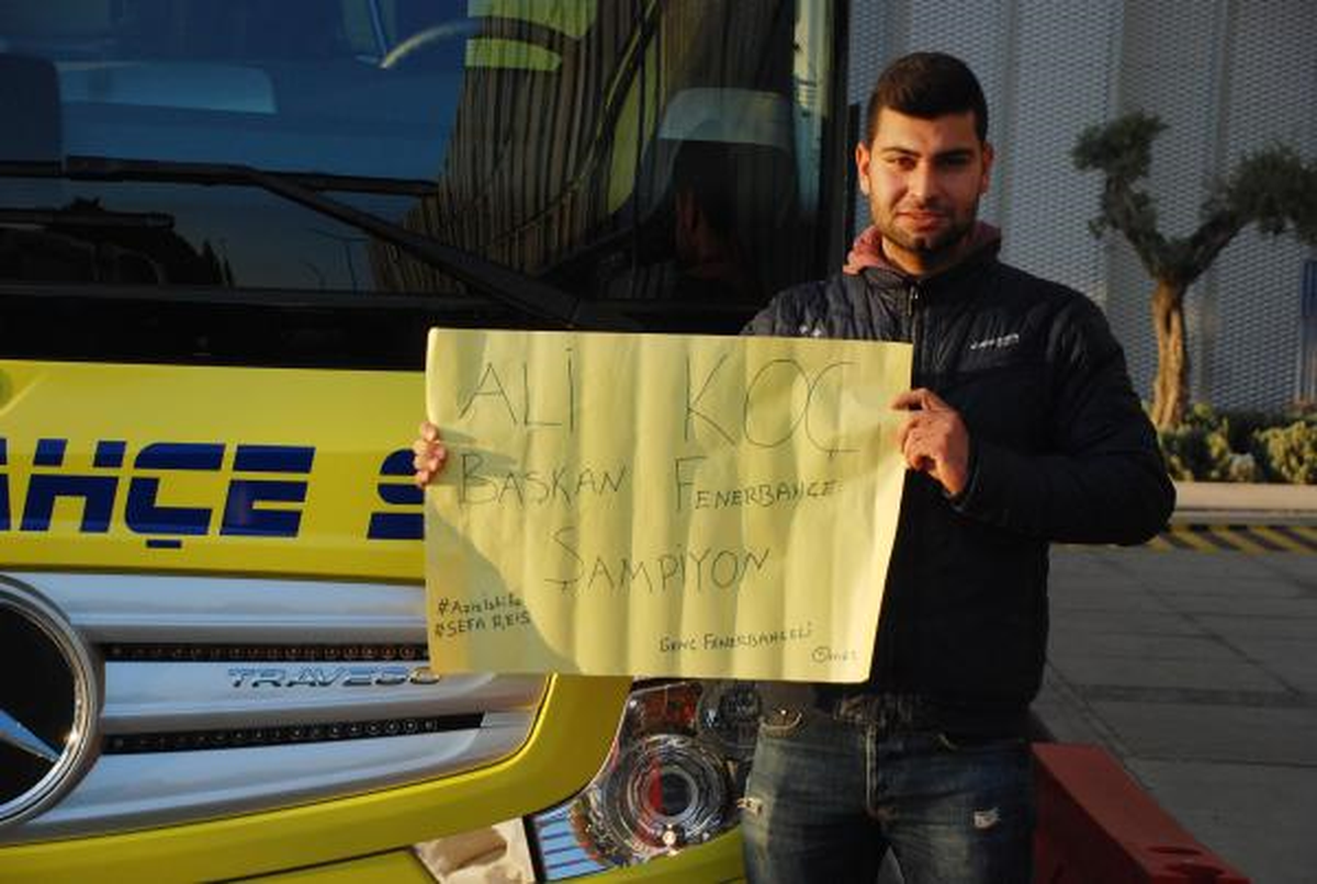 Fenerbahçe\'ye İzmir\'de Coşkulu Karşılama