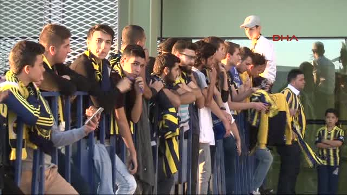 Fenerbahçe?ye Izmir?de Coşkulu Karşılama