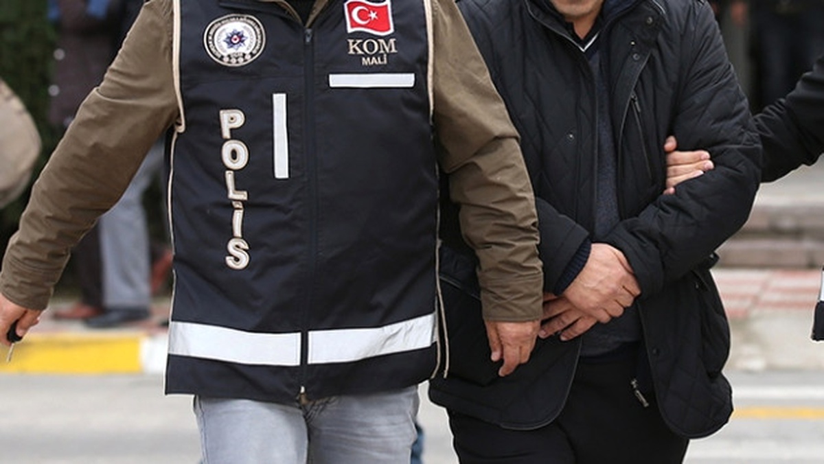 Fetö\'den Aranan HSYK Eski Genel Sekreteri, Sahte Kimlikle Yakalandı