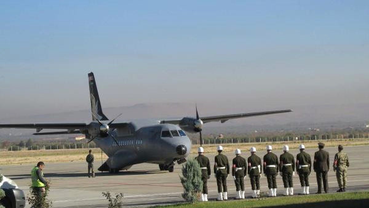 Fırat Kalkanı'nda Şehit Olan Yüzbaşının Cenazesi, Ankara'ya Gönderildi