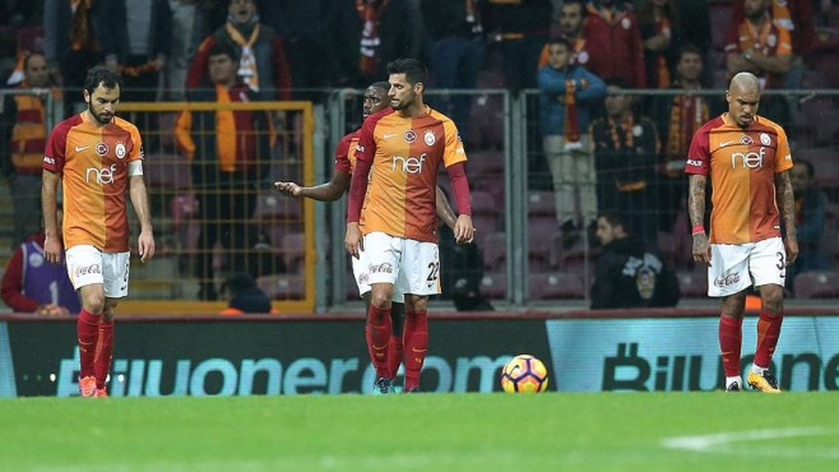 Galatasaray\'da Yüzler Gülmüyor