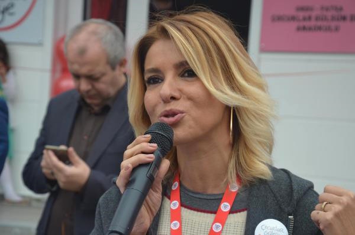 Gülben Ergen, Fatsa\'da Anaokulu Açılışı Yaptı