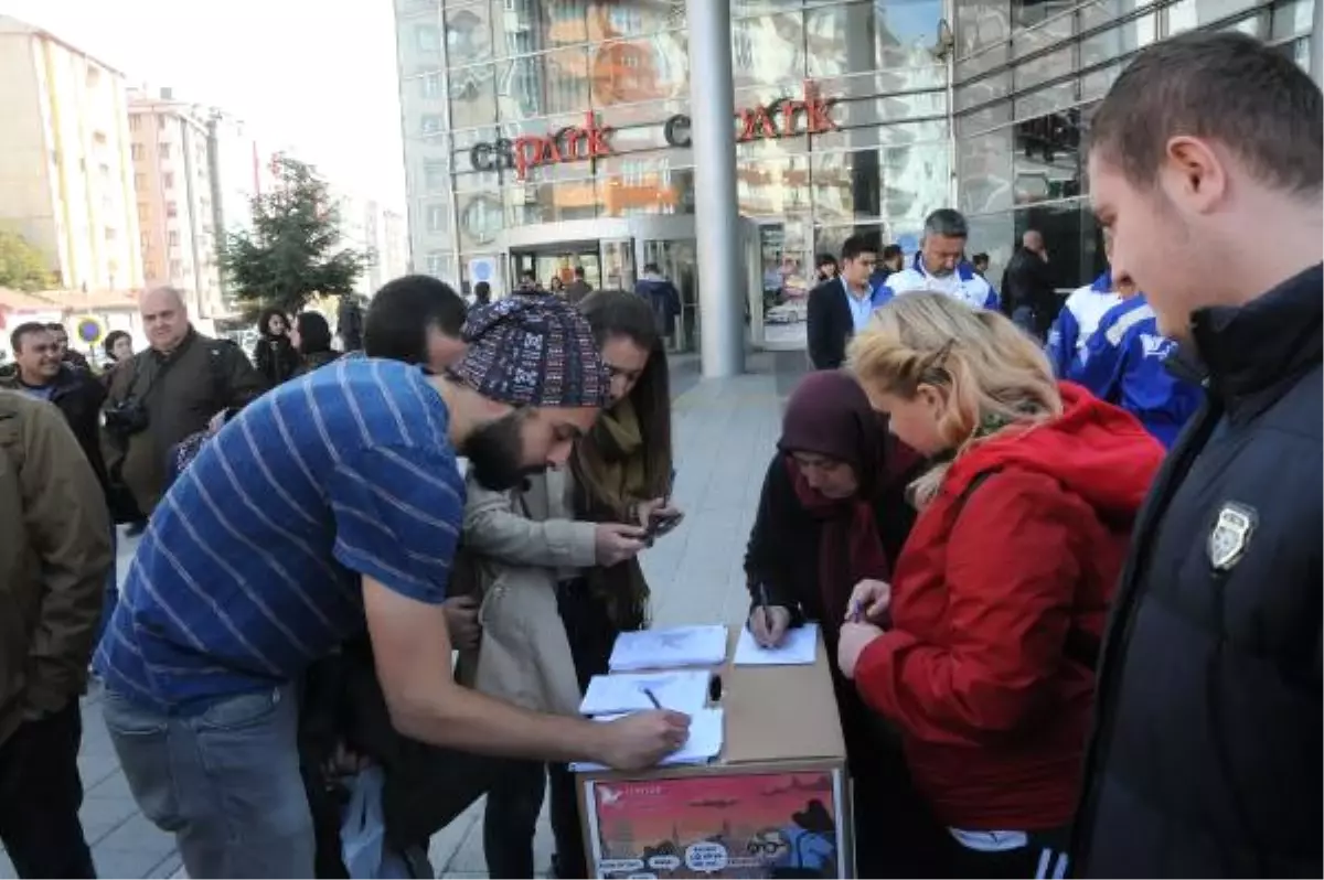 Hayvanat Bahçesini Protesto Ettiler