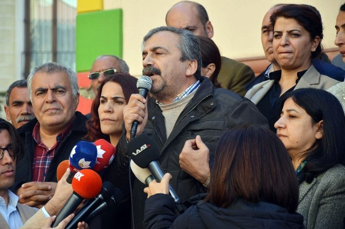 Hdp\'den Tutuklamalara Tepki