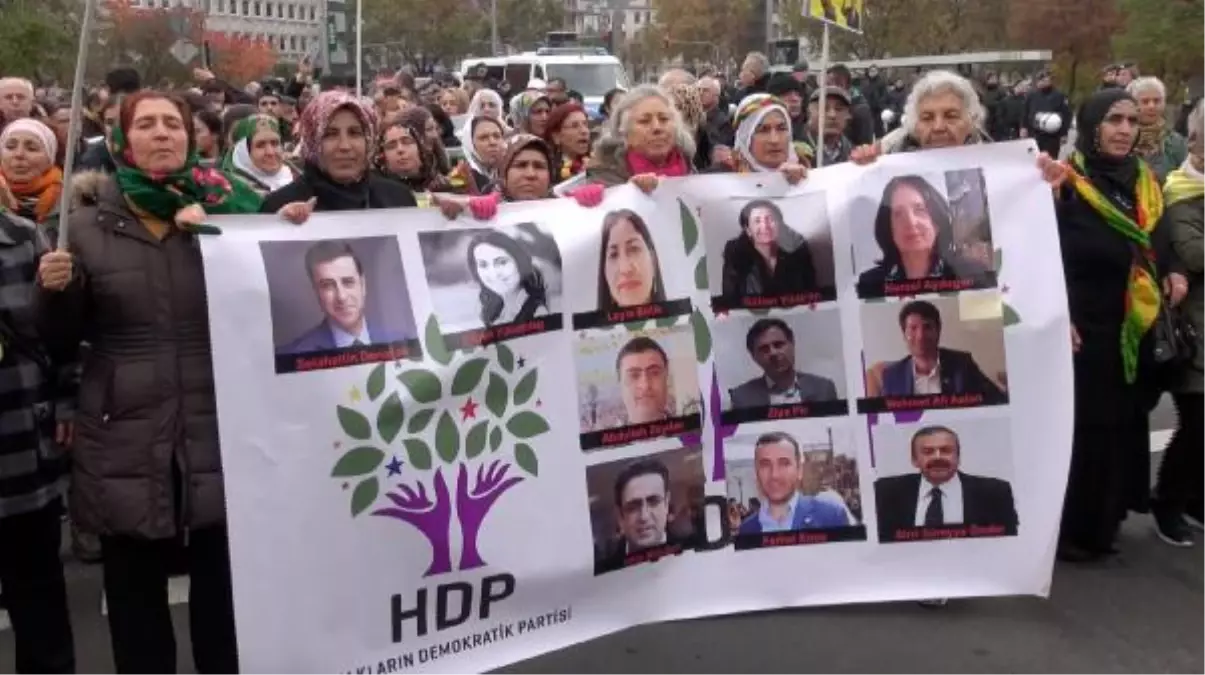 Hdp\'li Milletvekillerin Tutuklanması Köln\'de Protesto Edildi