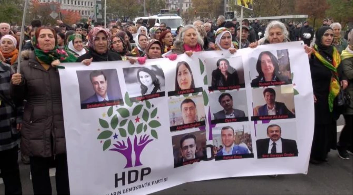 Hdp\'li Milletvekillerin Tutuklanması Köln\'de Protesto Edildi