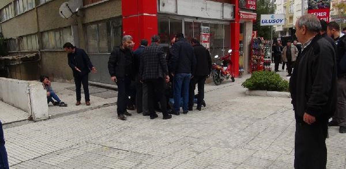 Hdp\'nin Basın Açıklamasında Aranan Bir Kişi Gözaltına Alındı