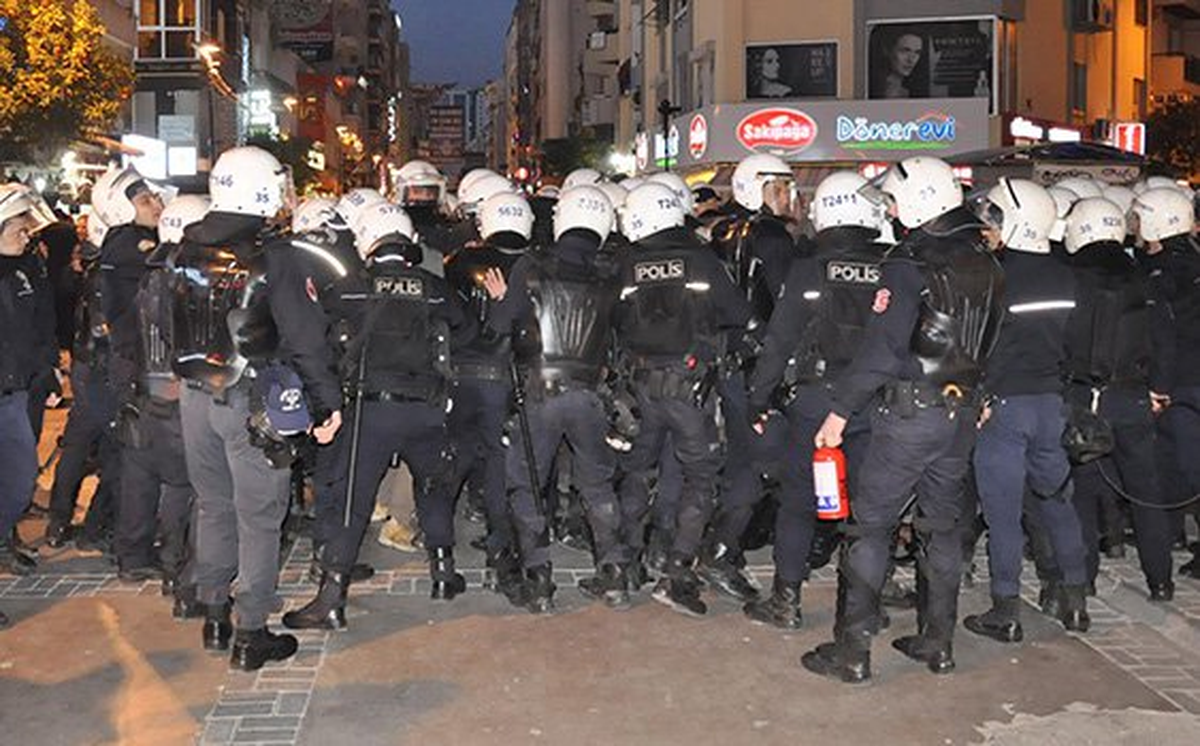 İzmir\'de İzinsiz Gösteri