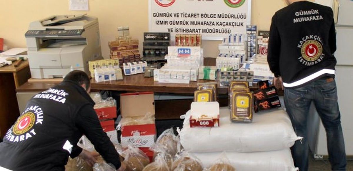 İzmir\'de Kaçak İçki ve Sigara Operasyonu